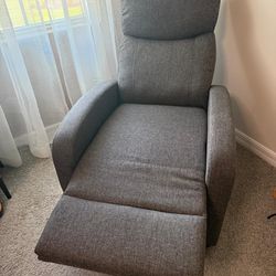 Massaging reclining chair