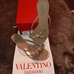 Valentino Garavani Rockstud Sandals Size 8