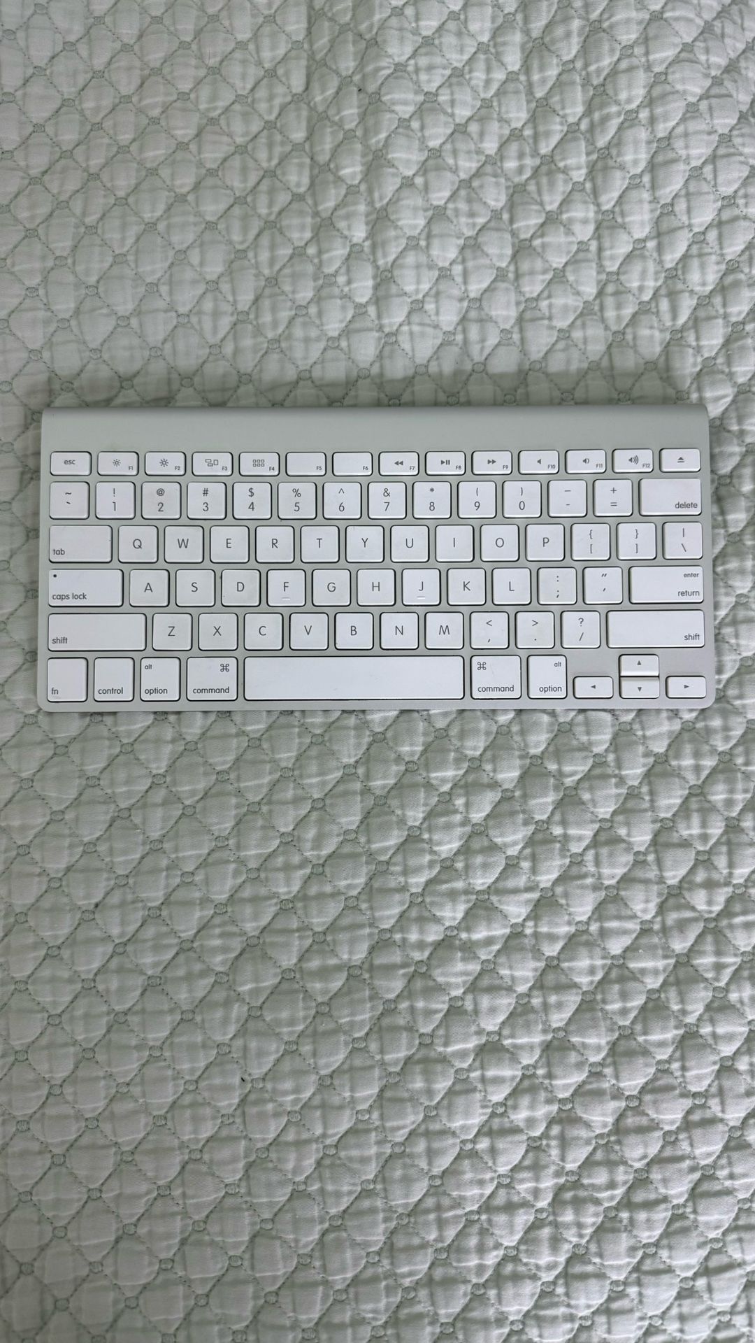 White Apple Keyboard Wireless