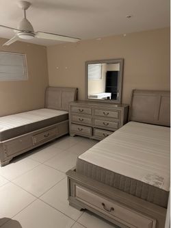 Twin Bedroom Set with Dresser and Mirror