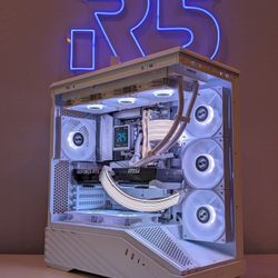 RTX 5070ti // Ryzen 9800x3D // 32GB DDR5 // 2TB Gen4 NVMe // WiFi