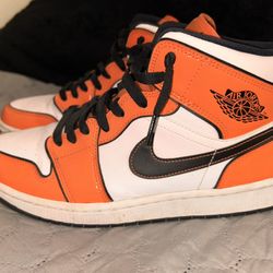 Jordan 1 Mid “Turf Orange” 11.5