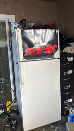 GE White Top-Freezer Refrigerator