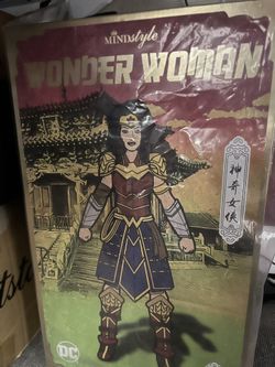 MINDSTYLE X DC X IMPERIAL PALACE 15 INCH WONDER WOMAN FIGURE (YELLOW)