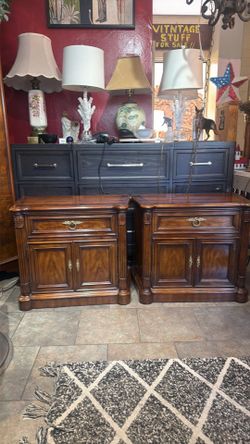 Antique solid wood made by Heritage beautiful pair of Nightstands