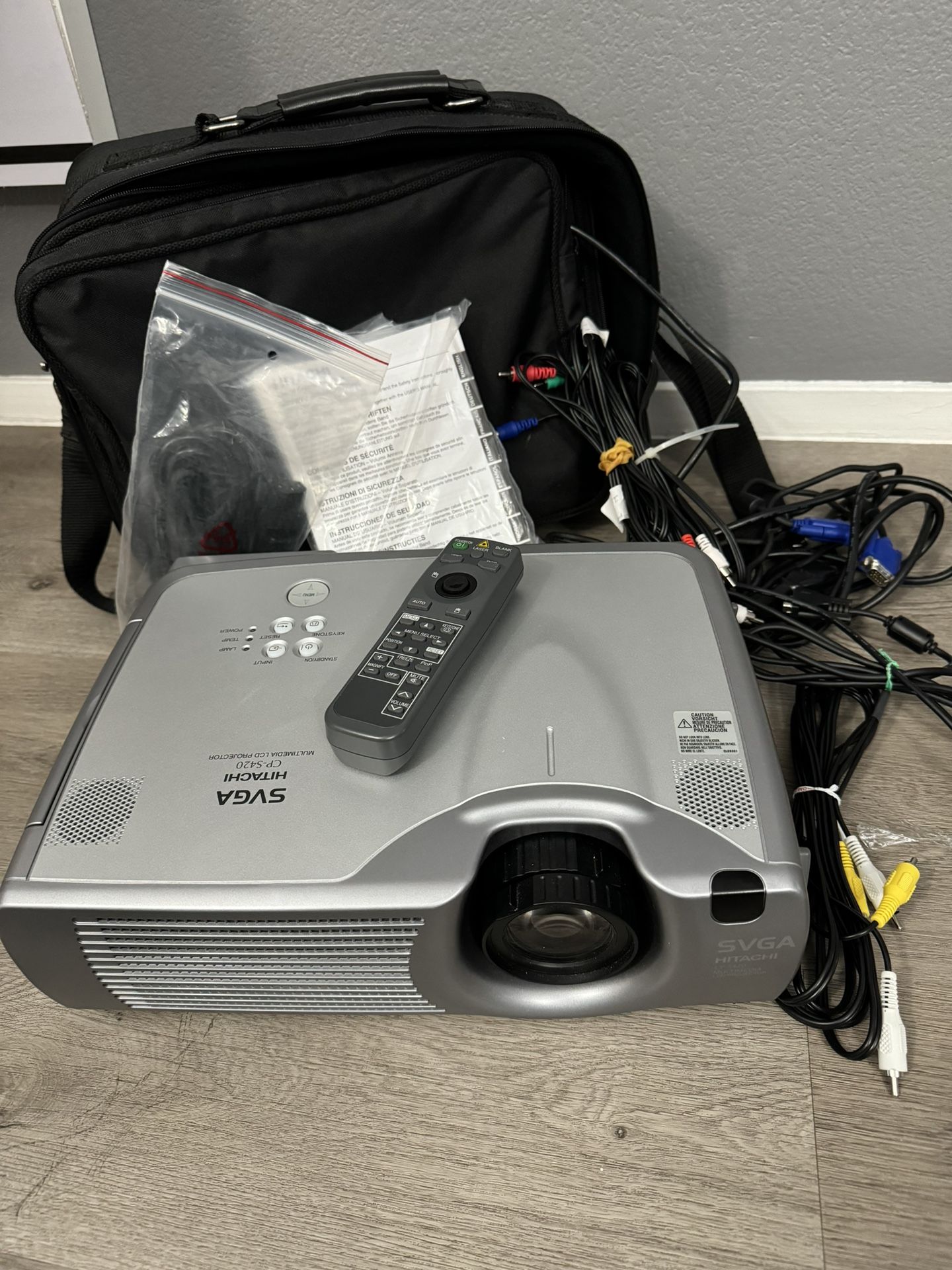 Hitachi Projector CP-S420 SVGA Multimedia LCD Projector 📽️