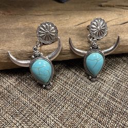 4048-PPO Turquoise And Silver Color Cowgirl Longhorn Stud Earrings