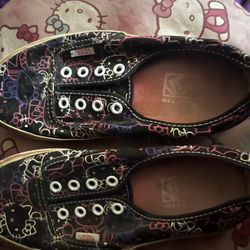 Hello Kitty Converse Size: 4 ( No Shoe Lace )