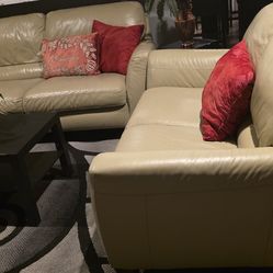Italy leather sofa set Great conditions Moving Can't Take them pet and smoke free