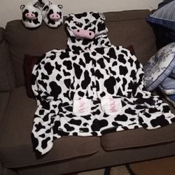Cow Cozy Sleep Wrap With Hood And Matching Slippers NEW
