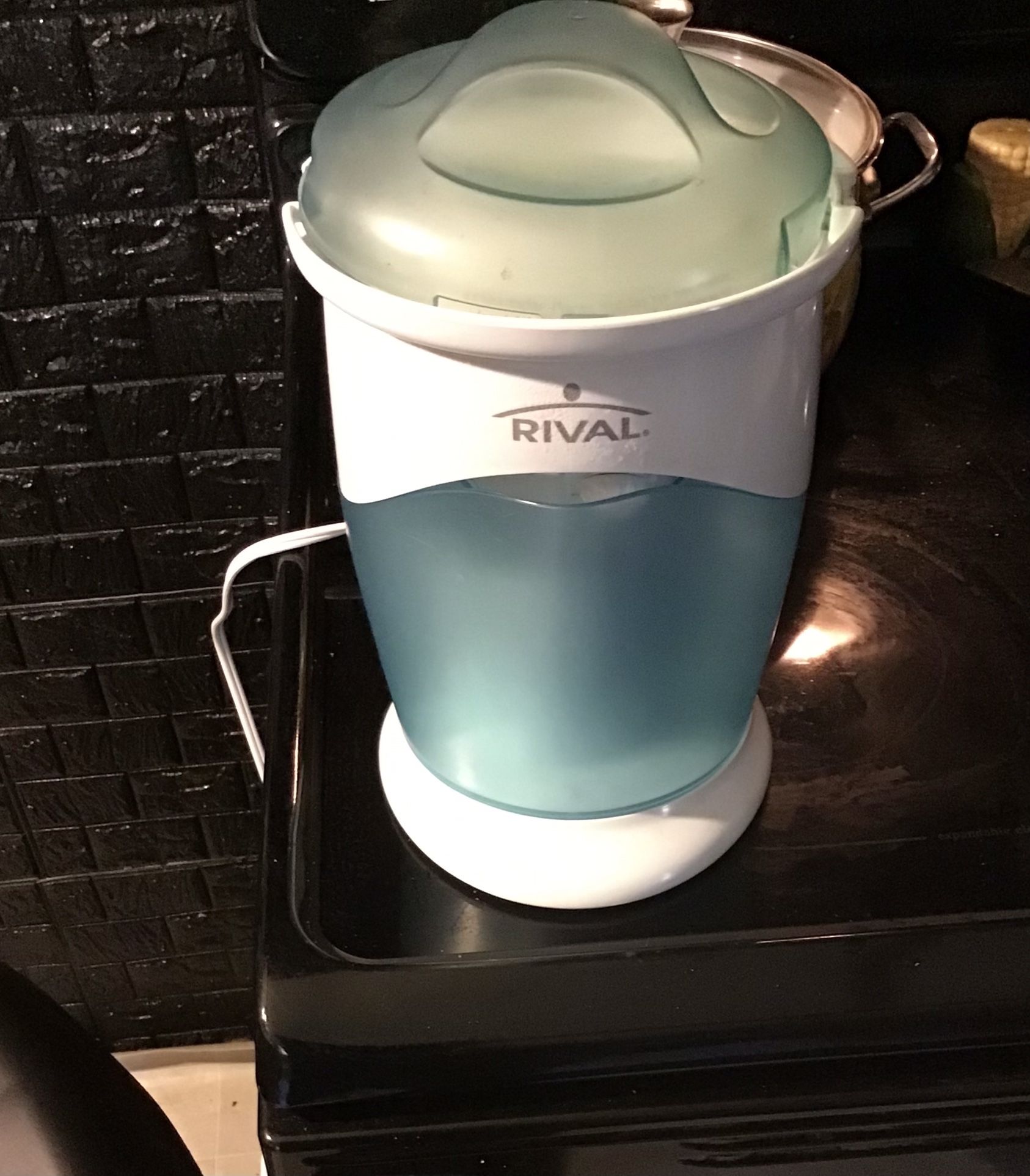 Deluxe Ice Shaver And Snow Cone Maker Rival IS450-W