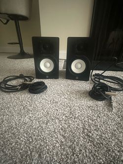 Yamaha HS5 Speakers with Cables
