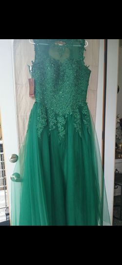 A beautiful new green dress, perfect for Halloween and Christmas – size   L. XLA beautiful new green dress, perfect for Halloween and Christmas – size