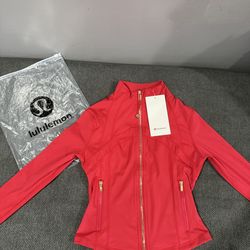Lululemon red/Gold zipper cropped