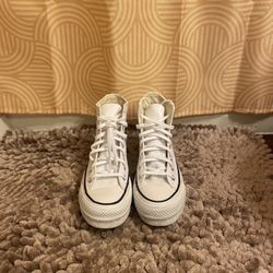 White platform HighTop Converse Size 3.5