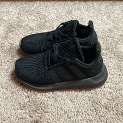 Black Adidas Swift Run Low Top Kids Size 11 Sneakers 