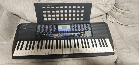 Vintage Yamaha PSR-190 61 Key Piano Keyboard with AC Adapter - WORKS GREAT!