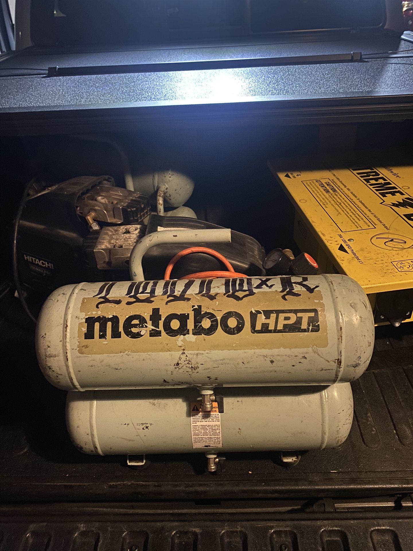 Metabo And Hitachi Air Compressor Dual Tank 6 Gallon