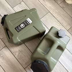 2 Brand New 3.2 Gallon Portable Water Tank