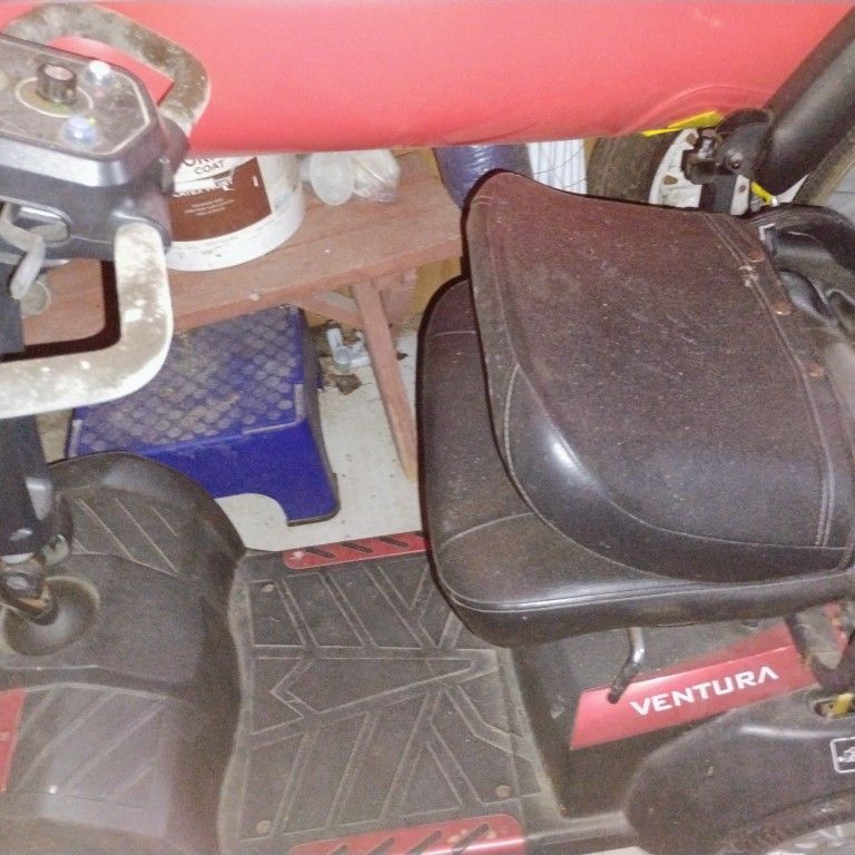 Four-wheel Wheelchair Like A Small Golf Cart