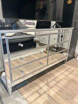 Mirrored dresser