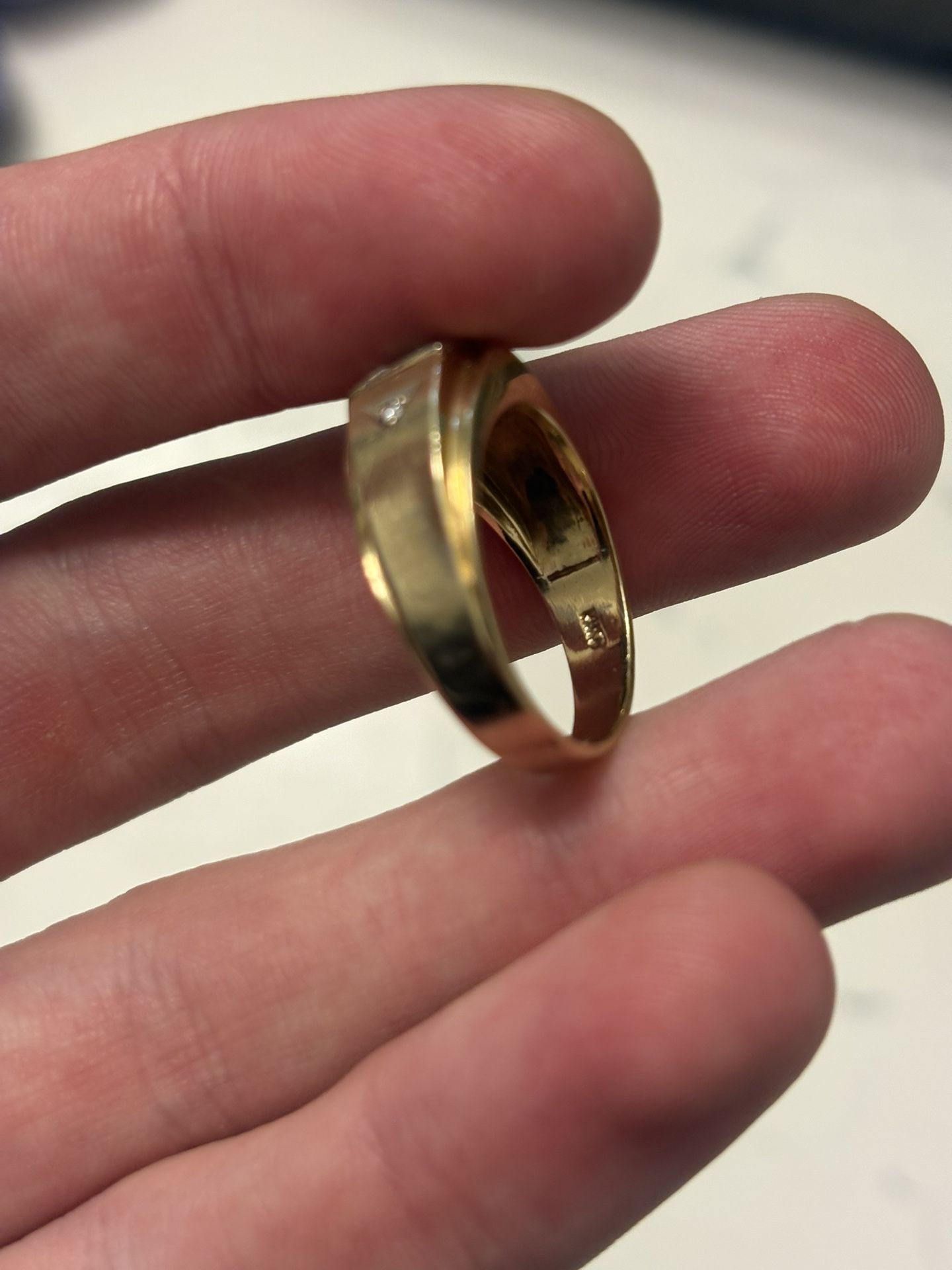 14 solid gold ring with diamond