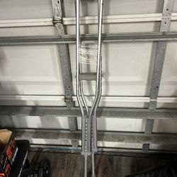 Aluminum height adjustable crutches