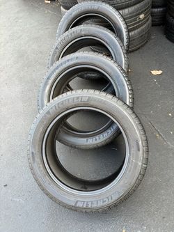 Set of 4 Michelin Defender Tires 215/55/17