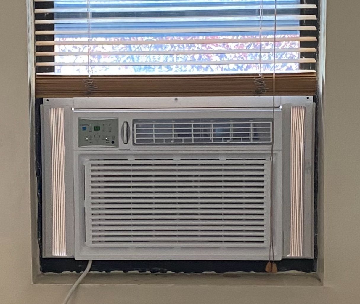 Comfort Aire 15000 BTU Window unit Air Conditioner