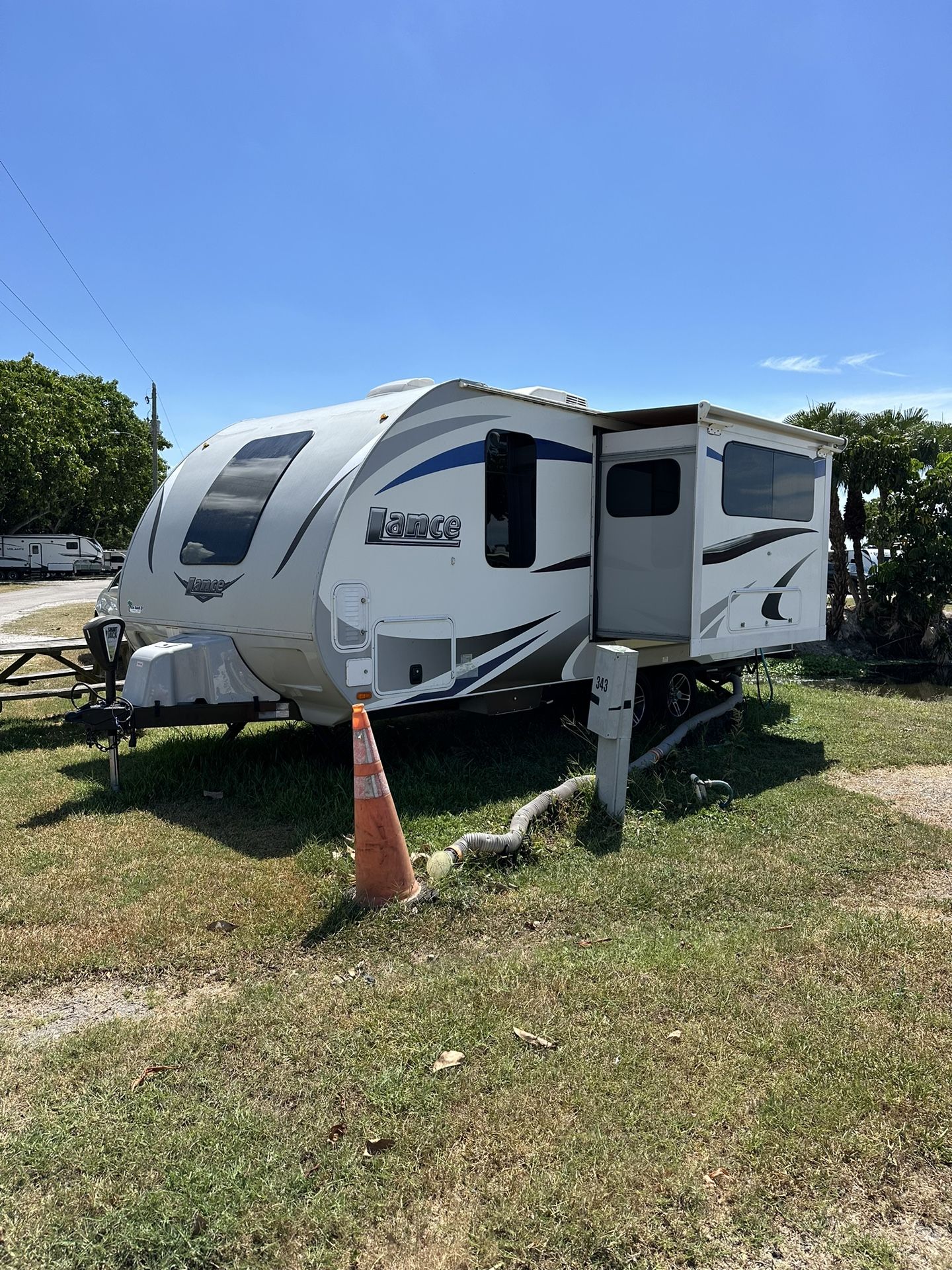 2019 lance RV 1995