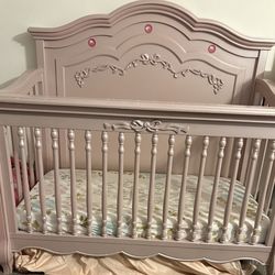 Wooden beautiful baby bed