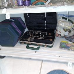 Bundy Clarinet-(case Is Falling Apart)