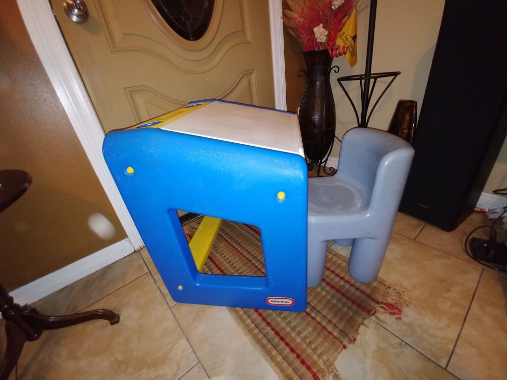 Vintage Little Tikes Art Activity School Table Desk Open Lid Child Size & chair