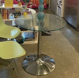 Round Glass Kitchen Table 32”