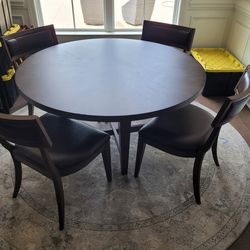 Dining table and 4 Chairs
