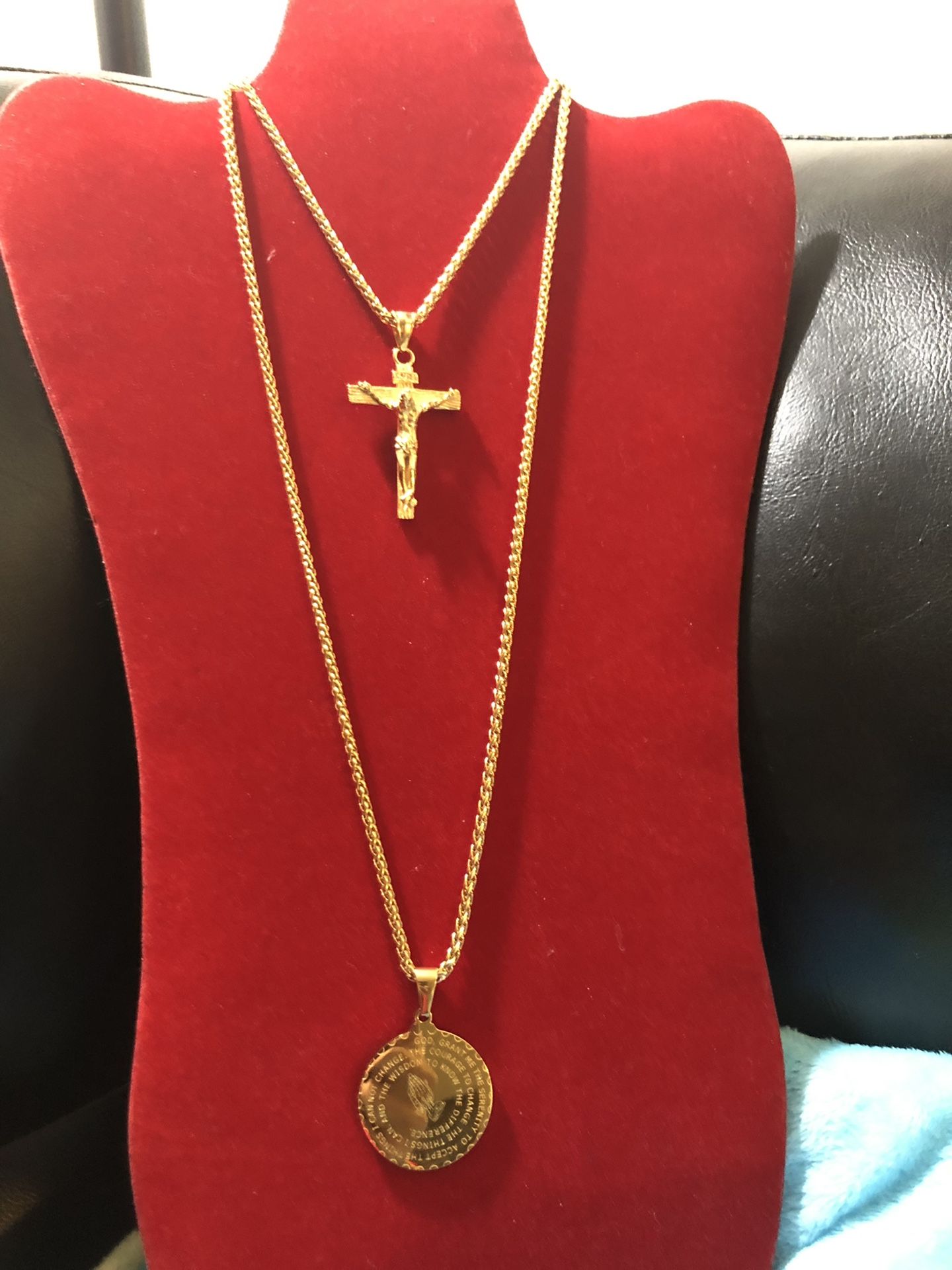 New gold plated chain and pendant