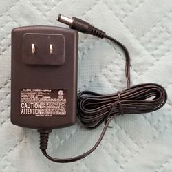 Power Adapter Charger 21.4V 1100mA 6.5MM CONNECTOR
(for charging batteries)

Ig
