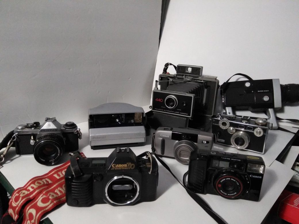 VINTAGE MANUAL CAMERAS. READ DETAILS