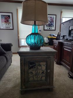 End Table With Lamp