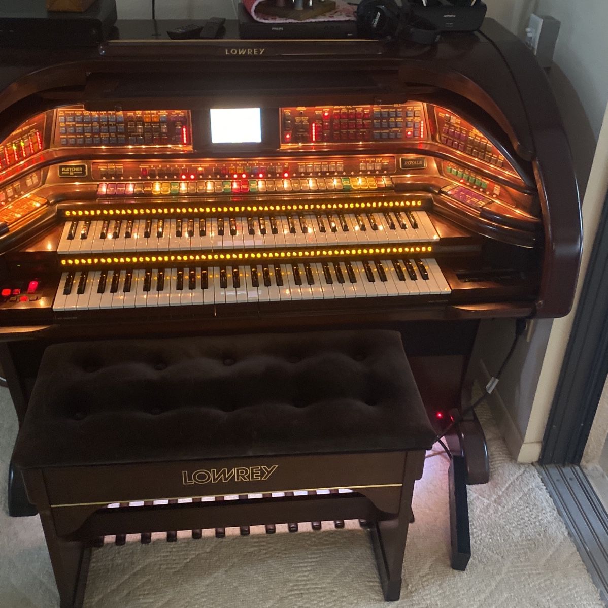 Lowery Royale Organ