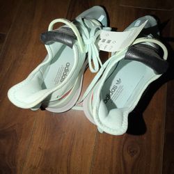 New mint Green Adidas ( unisex)