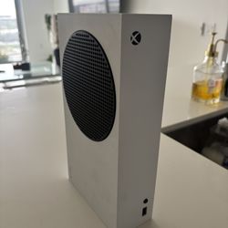 Xbox Series S (Controller Included)