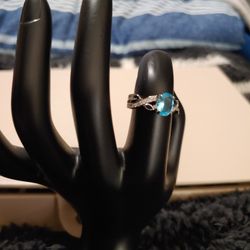 Powder Blue Ring With Dark Blue Stones On Sides. New! 