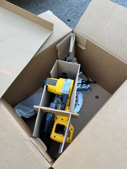 DEWALT 10-in 15-Amp Dual Bevel Sliding Compound Corded Miter Saw
