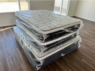 Queen pillowtop mattress FREE BOXSPRING 12" New In plastic