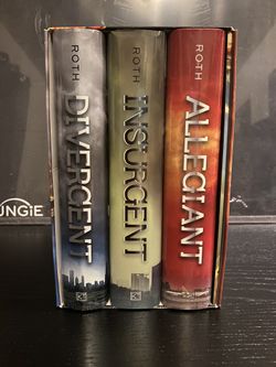 Divergent Series by Veronica Roth plus Bonus Booklet