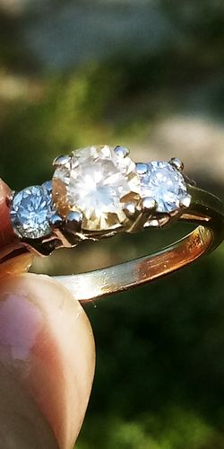 14k 1ct total weight its Fancy Diamonds color center yellow two white SZ 5