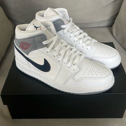 Air Jordan 1 Mid Paris