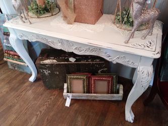 Distressed ornate entryway/sofa table