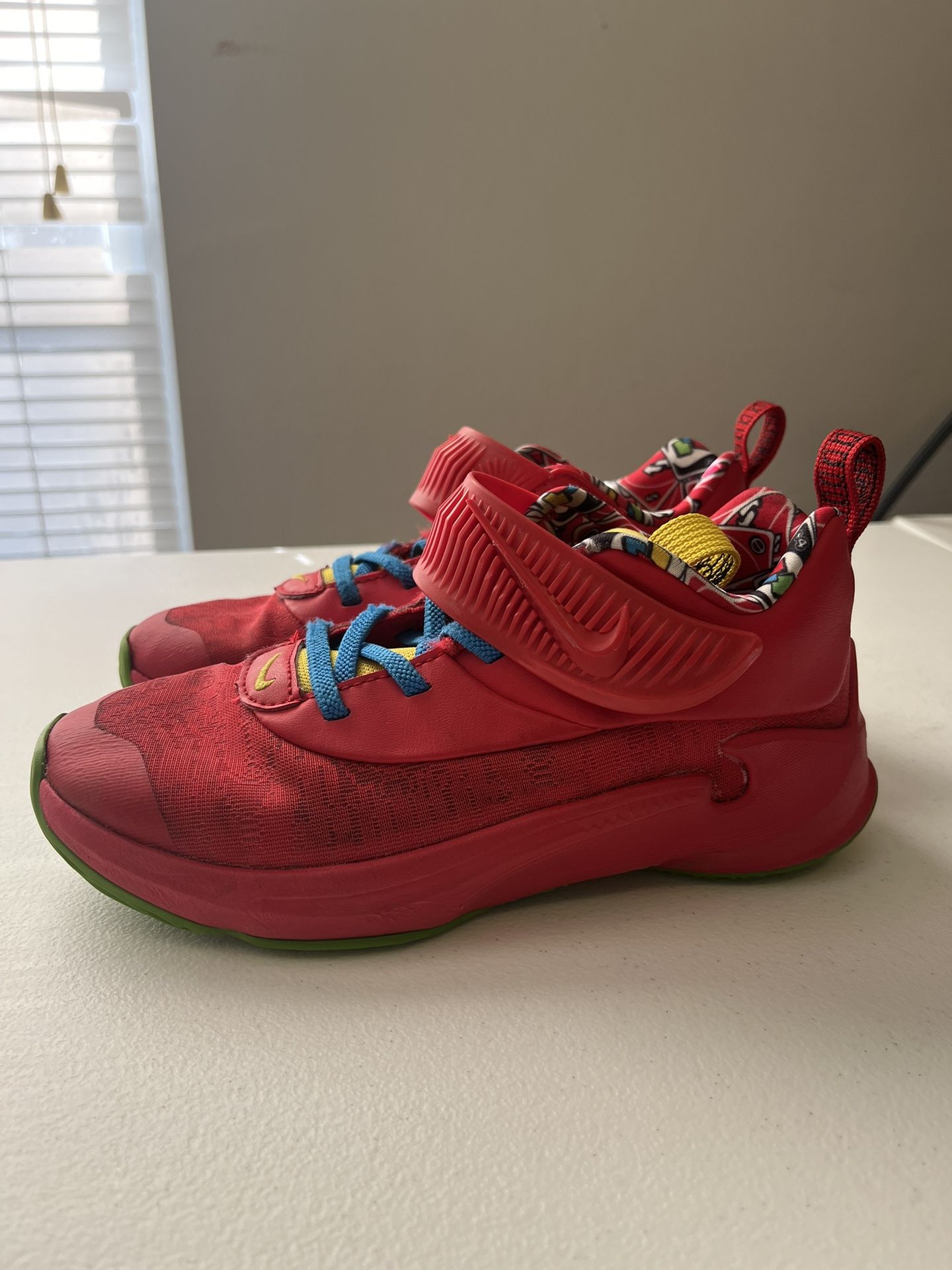 Kids Nike Uno Basketball Shoes